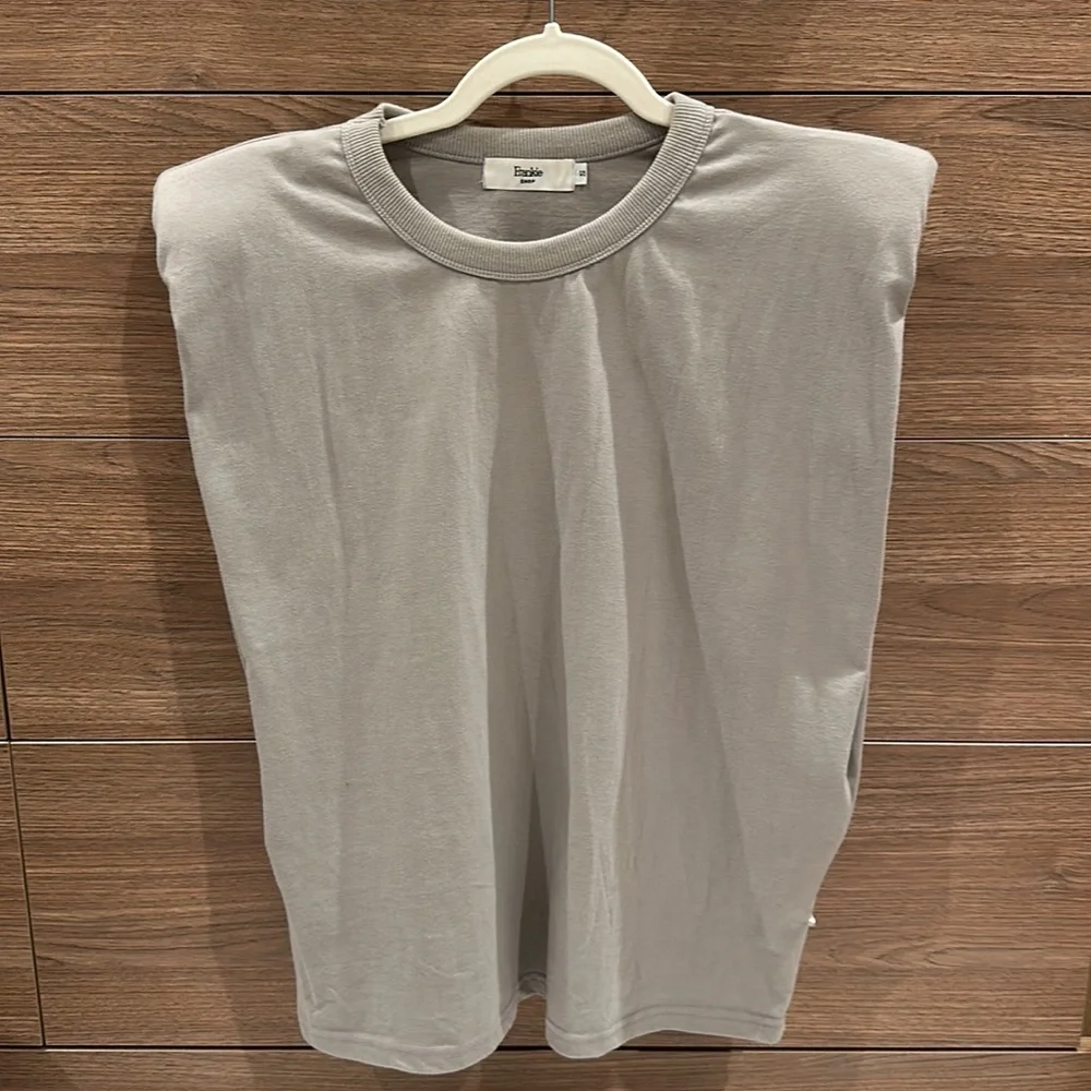 Frankie Shop Eva padded muscle shoulder tee - Picture 2 of 4
